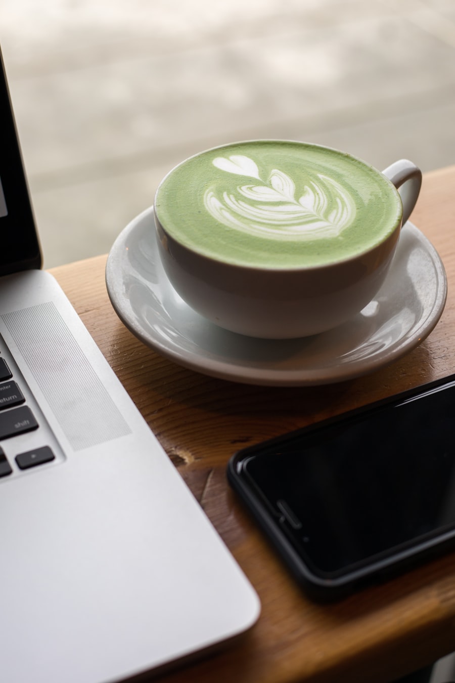 Cremiger Matcha Latte mit Latte Art